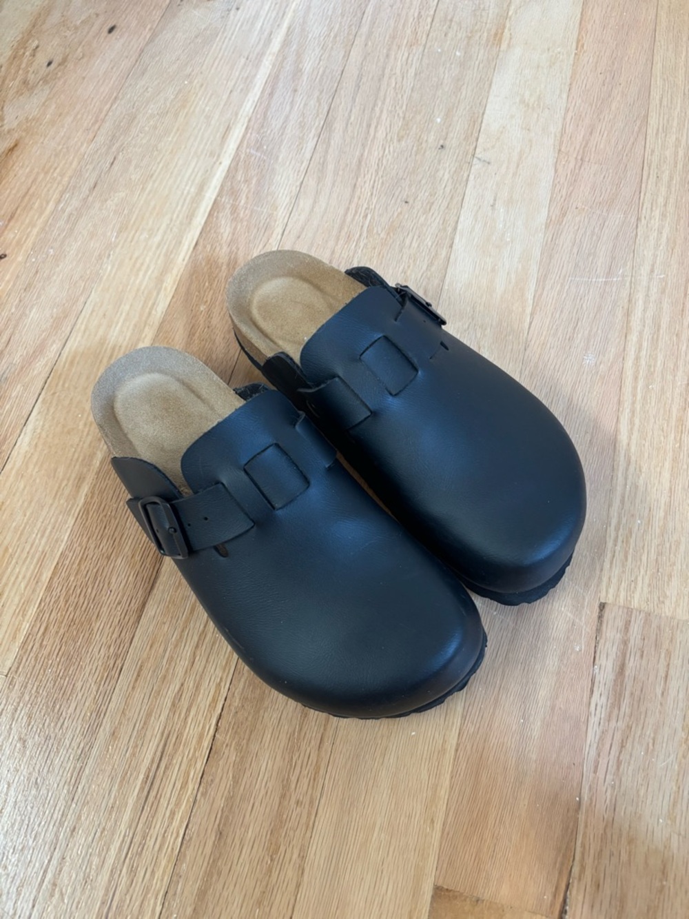Cushionaire Black Clogs